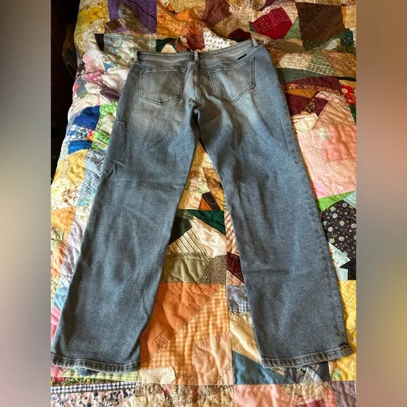 KanCan size 29 Women's Distressed Blue Jeans - Picture 6 of 8